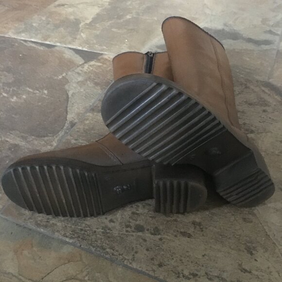 Vintage Tall Brown Boots With Fleecy Lining Made in Canada - Picture 10 of 11